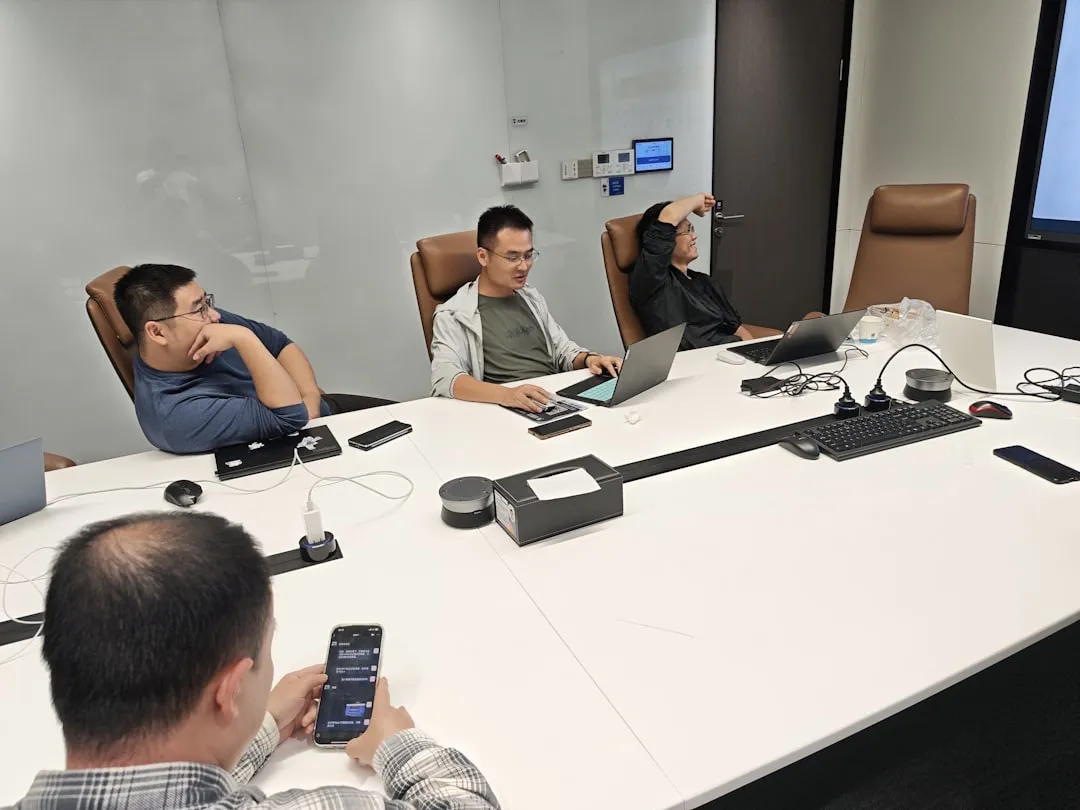 海南政企会议数字化升级：会议平板与无线投屏器选型要点解析正文配图 2